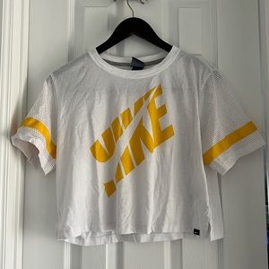 Nike | Cropped Workout Top with Mesh Sleeves - Women's M